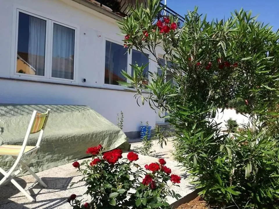 Apartments Jug Poreč 0*,  Croácia